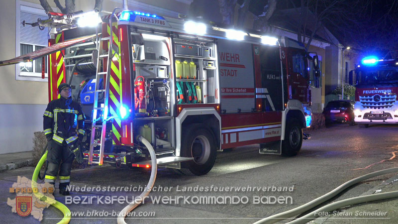 20251227_Nächtlicher Brand in Baden mit Herausforderungen für die Einsatzkräfte Foto: Stefan Schneider FF Baden-Stadt