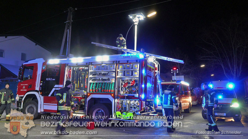 20251227_Nächtlicher Brand in Baden mit Herausforderungen für die Einsatzkräfte Foto: Stefan Schneider FF Baden-Stadt