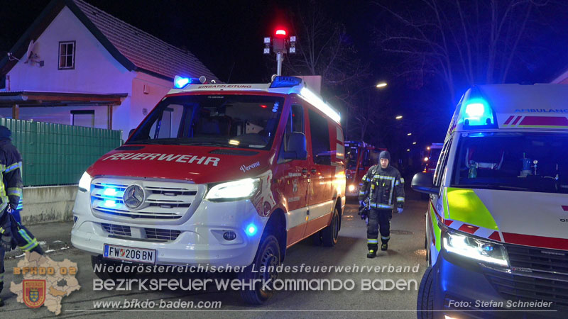 20251227_Nächtlicher Brand in Baden mit Herausforderungen für die Einsatzkräfte Foto: Stefan Schneider FF Baden-Stadt