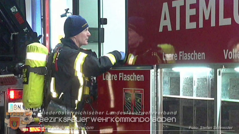 20251227_Nächtlicher Brand in Baden mit Herausforderungen für die Einsatzkräfte Foto: Stefan Schneider FF Baden-Stadt