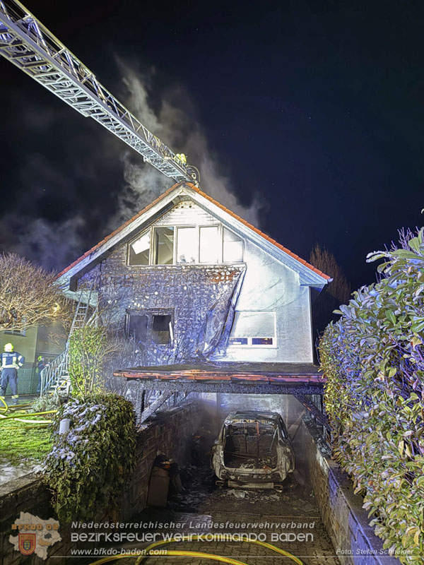 20251227_Nächtlicher Brand in Baden mit Herausforderungen für die Einsatzkräfte Foto: Stefan Schneider FF Baden-Stadt