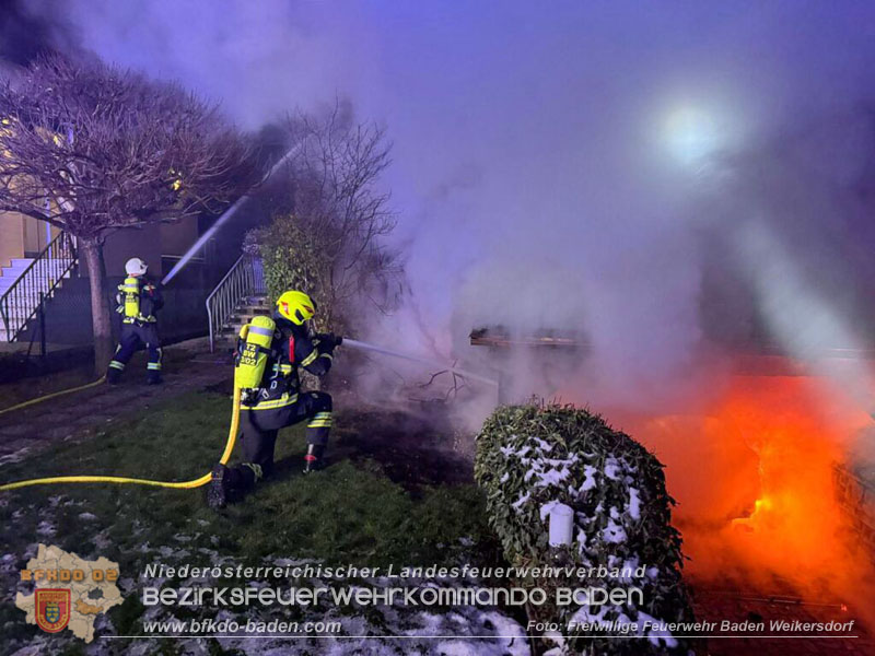20251227_Nächtlicher Brand in Baden mit Herausforderungen für die Einsatzkräfte Foto: FF Baden Weikersdorf