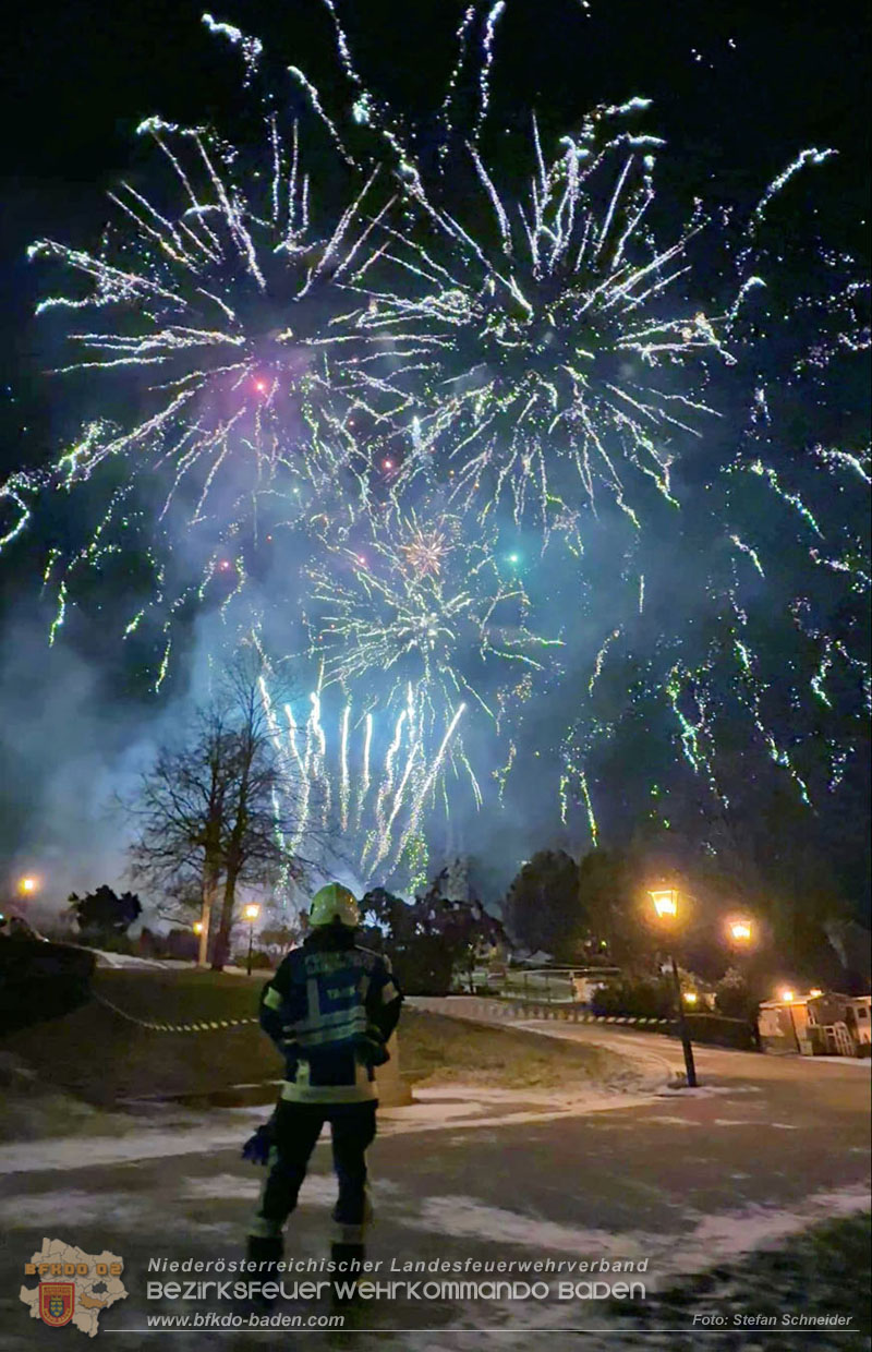 20260101_Brandsicherheitswache beim großen Feuerwerk im Badener Kurpark Foto: Stefan Schneider 20260101_Brandsicherheitswache beim großen Feuerwerk im Badener Kurpark Foto: Stefan Schneider