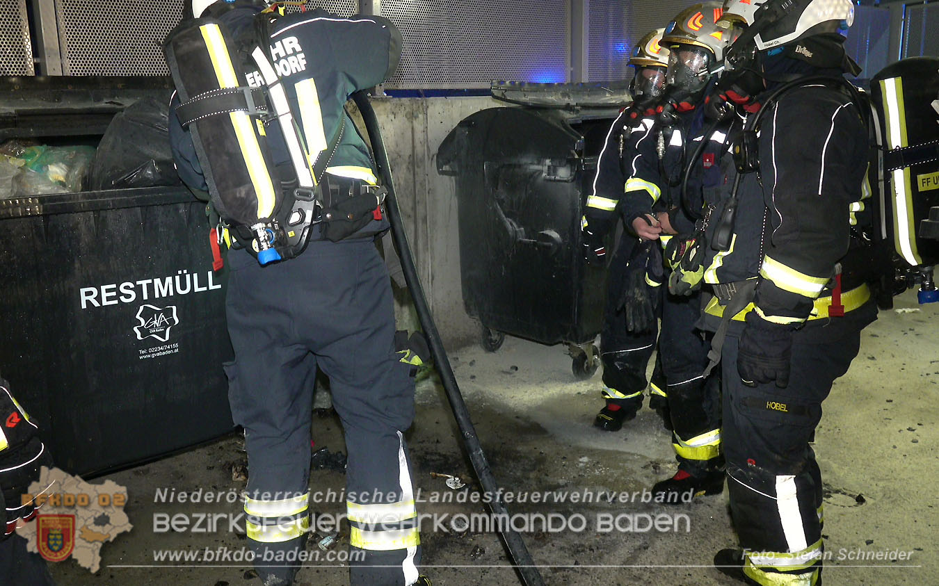 20260101_Brand einer Restmülltonne in einer Müllinsel in Unterwaltersdorf Foto: Stefan Schneider BFKDO BADEN 20260101_Brand einer Restmülltonne in einer Müllinsel in Unterwaltersdorf Foto: Stefan Schneider BFKDO BADEN