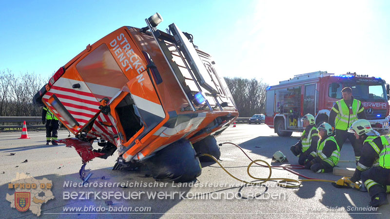 20260103_Pkw prallt gegen Streckendienstfahrzeug auf der A2 Foto: Stefan Schneider BFKDO BADEN 20260103_Pkw prallt gegen Streckendienstfahrzeug auf der A2 Foto: Stefan Schneider BFKDO BADEN