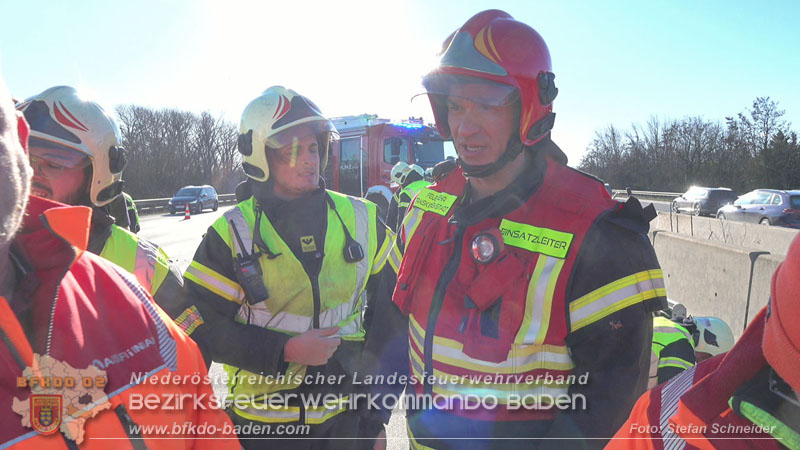 20260103_Pkw prallt gegen Streckendienstfahrzeug auf der A2 Foto: Stefan Schneider BFKDO BADEN 20260103_Pkw prallt gegen Streckendienstfahrzeug auf der A2 Foto: Stefan Schneider BFKDO BADEN