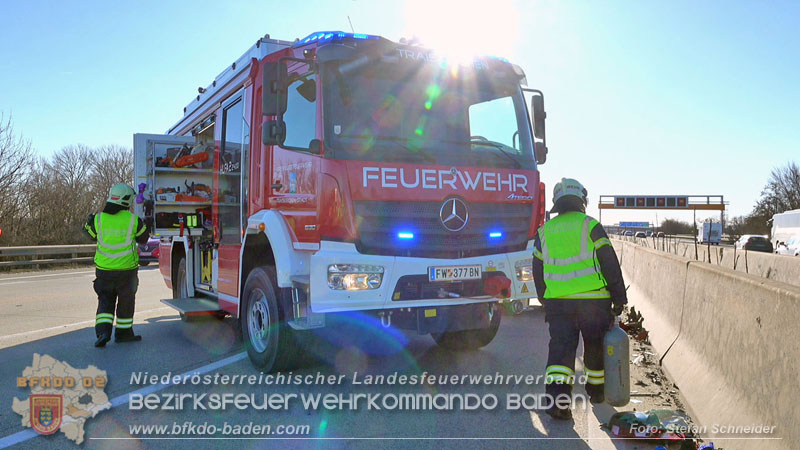 20260103_Pkw prallt gegen Streckendienstfahrzeug auf der A2 Foto: Stefan Schneider BFKDO BADEN 20260103_Pkw prallt gegen Streckendienstfahrzeug auf der A2 Foto: Stefan Schneider BFKDO BADEN
