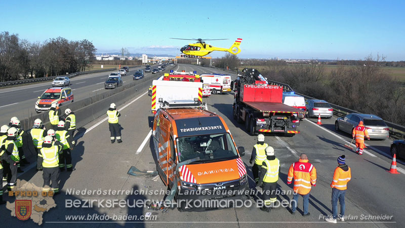20260103_Pkw prallt gegen Streckendienstfahrzeug auf der A2 Foto: Stefan Schneider BFKDO BADEN 20260103_Pkw prallt gegen Streckendienstfahrzeug auf der A2 Foto: Stefan Schneider BFKDO BADEN