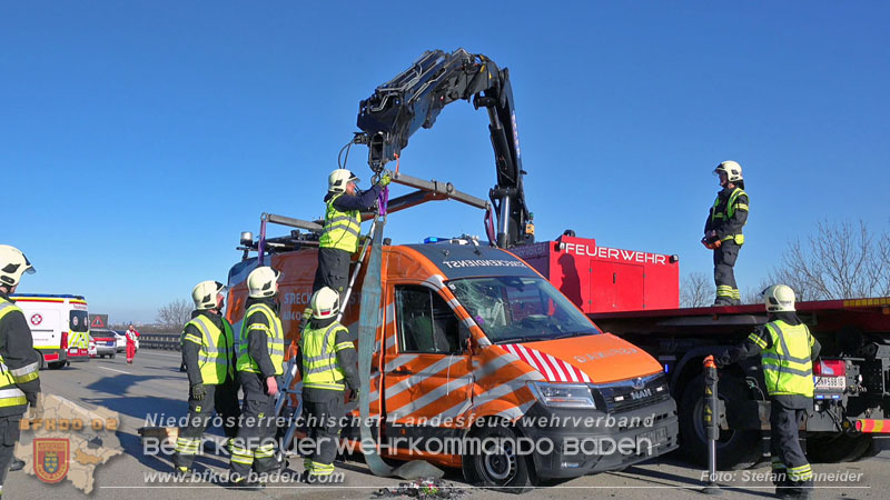 20260103_Pkw prallt gegen Streckendienstfahrzeug auf der A2 Foto: Stefan Schneider BFKDO BADEN 20260103_Pkw prallt gegen Streckendienstfahrzeug auf der A2 Foto: Stefan Schneider BFKDO BADEN