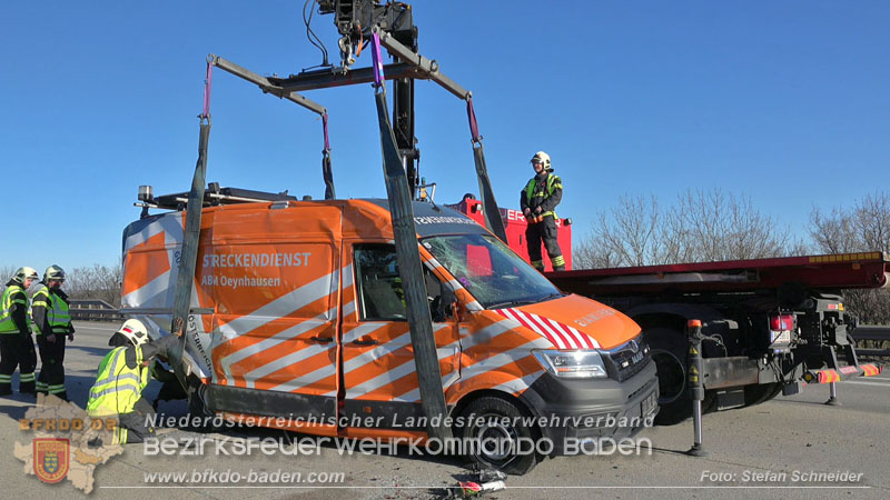 20260103_Pkw prallt gegen Streckendienstfahrzeug auf der A2 Foto: Stefan Schneider BFKDO BADEN 20260103_Pkw prallt gegen Streckendienstfahrzeug auf der A2 Foto: Stefan Schneider BFKDO BADEN