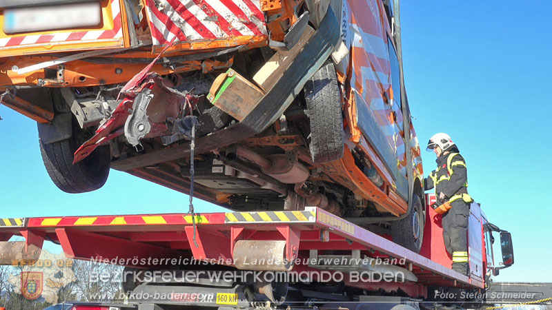 20260103_Pkw prallt gegen Streckendienstfahrzeug auf der A2 Foto: Stefan Schneider BFKDO BADEN 20260103_Pkw prallt gegen Streckendienstfahrzeug auf der A2 Foto: Stefan Schneider BFKDO BADEN