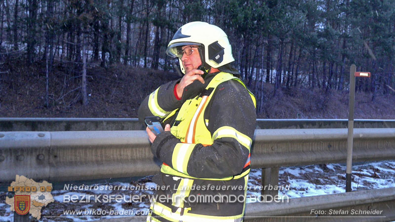 20260109_Vollbrand LKW Sattelzug auf der A21 bei Heiligenkreuz NÖ fordert Einsatzkräfte über Stunden  Foto: Stefan Schneider BFKDO BADEN