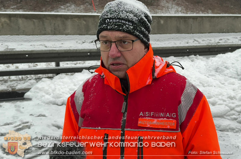 20260109_Vollbrand LKW Sattelzug auf der A21 bei Heiligenkreuz NÖ fordert Einsatzkräfte über Stunden  Foto: Stefan Schneider BFKDO BADEN