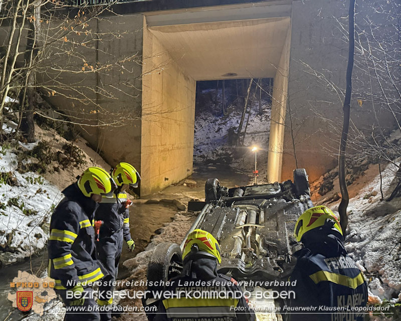 20260113_Pkw verunfallt auf der L127 bei Klausen-Leopoldsdorf  Foto: FF Klausen-Leopoldsdorf
