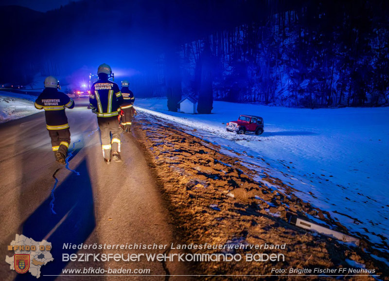 20260122_ahrzeugueberschlag auf der L4004 bei Schwarzensee   Foto: BM Brigitte Fischer FF Neuhaus