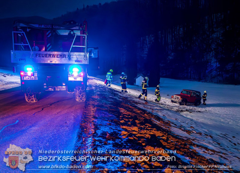 20260122_ahrzeugueberschlag auf der L4004 bei Schwarzensee   Foto: BM Brigitte Fischer FF Neuhaus