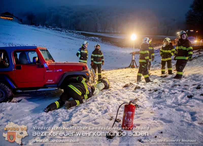 20260122_ahrzeugueberschlag auf der L4004 bei Schwarzensee   Foto: BM Brigitte Fischer FF Neuhaus