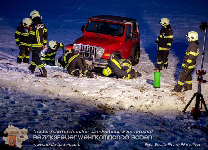 20260122_ahrzeugueberschlag auf der L4004 bei Schwarzensee   Foto: BM Brigitte Fischer FF Neuhaus