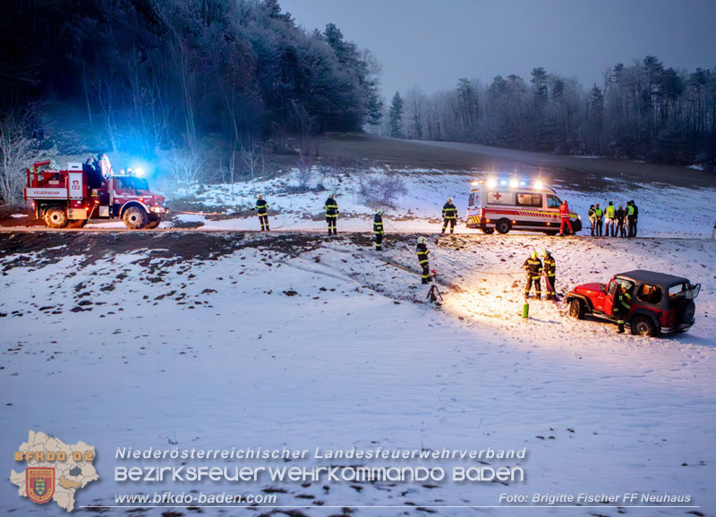 20260122_ahrzeugueberschlag auf der L4004 bei Schwarzensee   Foto: BM Brigitte Fischer FF Neuhaus