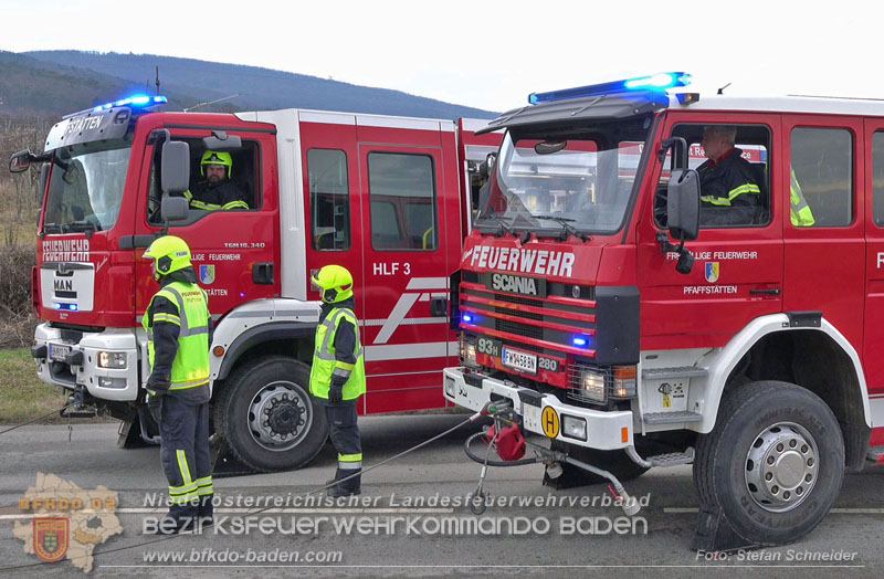 20260211_Sattelzug blockiert L4010 bei missglücktem Wendemanöver in Pfaffstätten Einödstraße Foto: Stefan Schneider BFKDO BADEN 20260211_Sattelzug blockiert L4010 bei missglücktem Wendemanöver in Pfaffstätten Einödstraße Foto: Stefan Schneider BFKDO BADEN