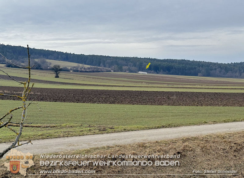 20260212_LKW samt Tandem-Anhänger hängt auf Feldweg bei Grossau fest   Foto: Stefan Schneider BFKDO BADEN