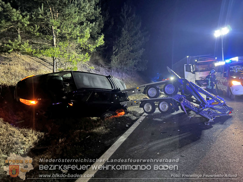 20260216_Nächtlicher Auffahrunfall auf der A21 fordert umfangreiche Bergungsarbeiten  Foto: FF Alland