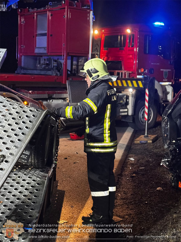 20260216_Nächtlicher Auffahrunfall auf der A21 fordert umfangreiche Bergungsarbeiten  Foto: FF Alland