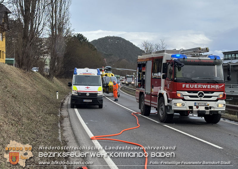 20260223_Verkehrsunfall auf der B18 Höhe Berndorf Fabrik Foto: FF Berndorf-Stadt 20260223_Verkehrsunfall auf der B18 Höhe Berndorf Fabrik Foto: FF Berndorf-Stadt