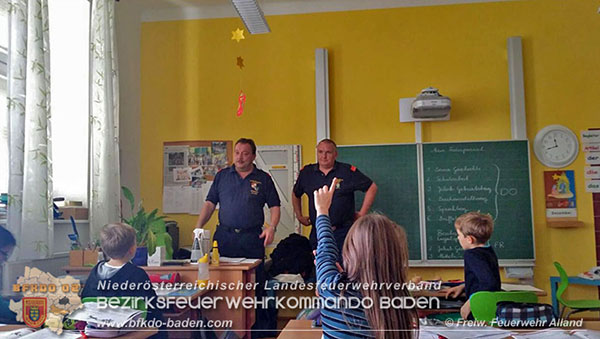 20151204 Start der Aktion "Gemeinsach,Sicher,Feuerwehr" in der Volksschule Alland  Foto: © FF Alland