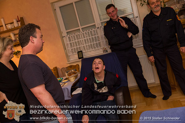 20151209_vorweihnachtliches Geschenk für schwer erkrankten Jungfeuerwehrmann Manuel Dögl FF Alland Foto: Stefan Schneider BFK Baden 20151209_vorweihnachtliches Geschenk für schwer erkrankten Jungfeuerwehrmann Manuel Dögl FF Alland Foto: Stefan Schneider BFK Baden