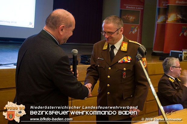 Bezirksfeuerwehrtag 2016 mit Wahlen in Schönau a.d.Triesting  Fotos: Daniel Wirth u. Stefan Schneider BFK Baden