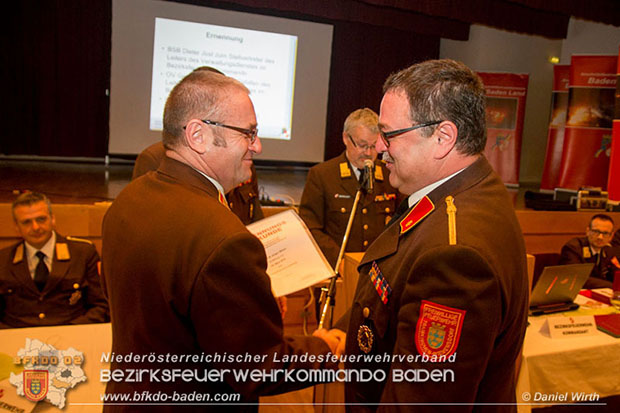 die Verdienstmedaille 2. Bezirksfeuerwehrtag 2016 mit Wahlen in Schönau a.d.Triesting  Fotos: Daniel Wirth u. Stefan Schneider BFK Baden