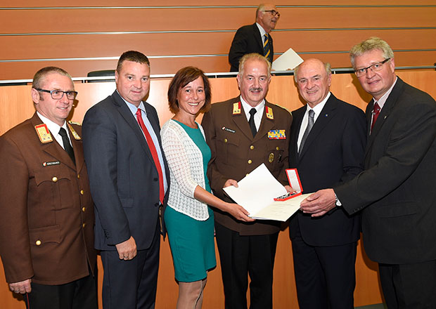 20160623 Silberne Ehrenzeichen für Ehrenbrandrat Aloiis Schrammel  Foto: © Presseabteilung NÖ Landeregierung