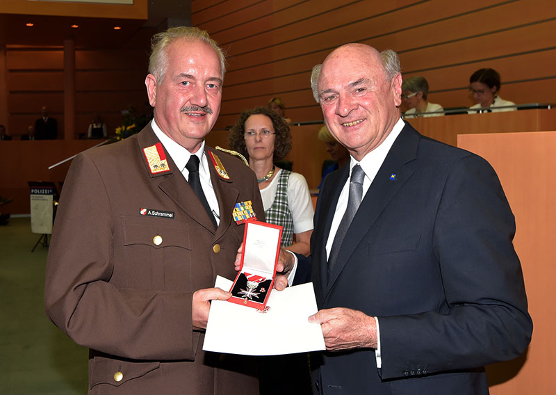 20160623 Silberne Ehrenzeichen für Ehrenbrandrat Aloiis Schrammel  Foto: © Presseabteilung NÖ Landeregierung