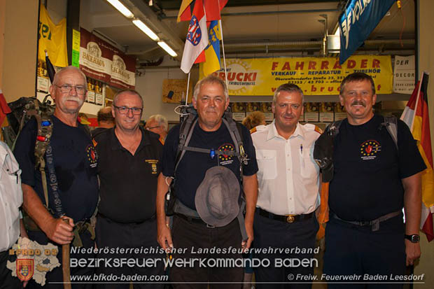20160903 uebergabe Partnerschaftsurkunde nach 746 km Fussmarsch Foto: © FF Baden-Leesdorf 20160903 uebergabe Partnerschaftsurkunde nach 746 km Fussmarsch Foto: © FF Baden-Leesdorf