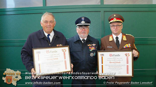 20160903 Übergabe Partnerschaftsurkunde nach 746 km Fußmarsch Foto: © FF Baden-Leesdorf 20160903 Übergabe Partnerschaftsurkunde nach 746 km Fußmarsch Foto: © FF Baden-Leesdorf