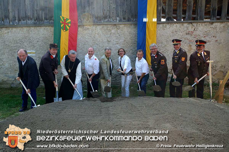 Spatenstich Feuerwehrhaus neu FF Heiligenkreuz  Foto: © FF Heiligenkreuz