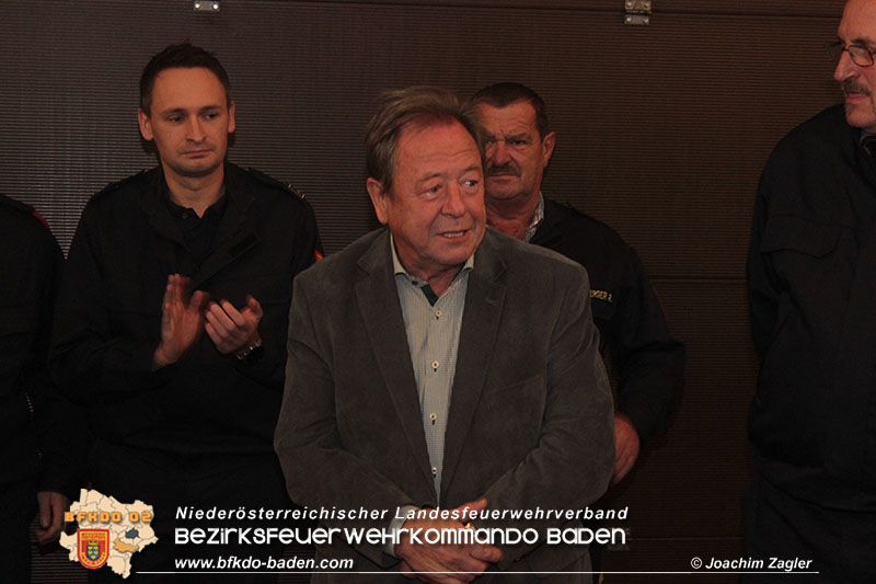 Neue Helme für die Feuerwehr Hochstrass Foto: © Joachim Zagler