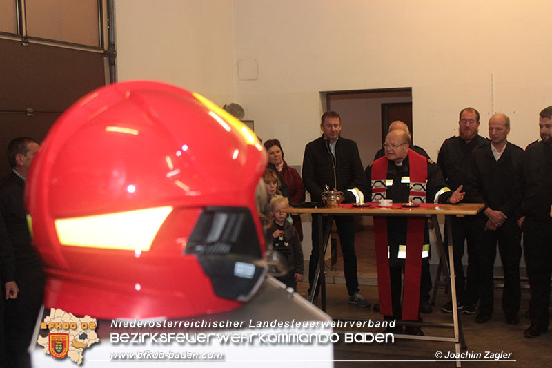 Neue Helme für die Feuerwehr Hochstrass Foto: © Joachim Zagler