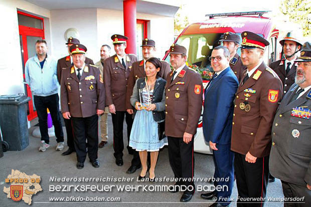 20161022 Indienststellung neues Mannschaftstransportfahrzeug der FF Wampersdorf  Foto: Christian Blueml