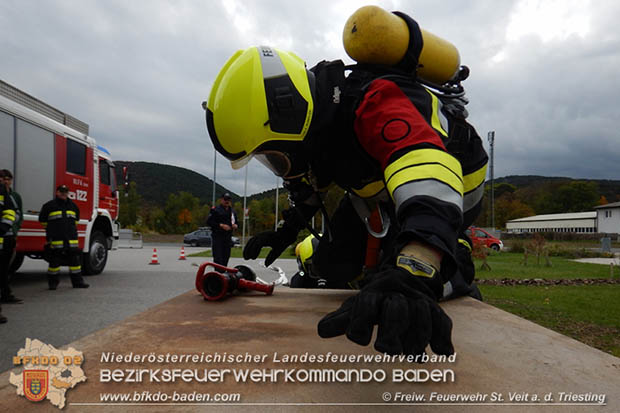 Erfolgreich abgelegte Ausbildungsprüfung Atemschutz in St.Veit a.d.Triesting Fotos: Rudolf Hafellner u. Florian Ringhofer Erfolgreich abgelegte Ausbildungsprüfung Atemschutz in St.Veit a.d.Triesting Fotos: Rudolf Hafellner u. Florian Ringhofer