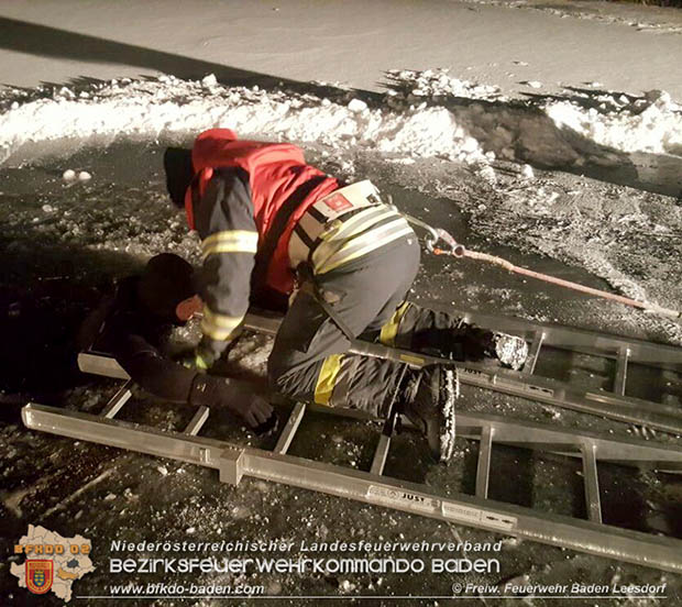 20170111 Eisrettungsübung in Baden Ortsteil Leesdorf  Foto: © www.ff-baden-leesdorf.at