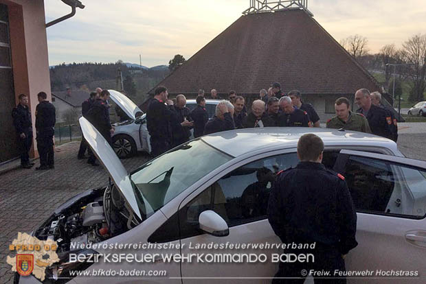 Schulung Elektro und Hybrid Fahrzeuge in Hochstrass  Foto: FF Hochstrass