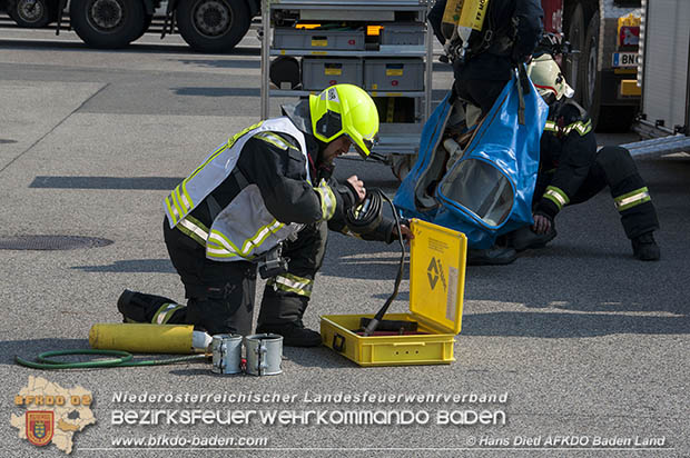 Schadstoffübung "Medium 2017" bei der Firma Hofer KG - Zentrallager Trumau  Foto: VI Hans Dietl AFKDO Baden-Land