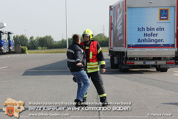 Schadstoffübung "Medium 2017" bei der Firma Hofer KG - Zentrallager Trumau  Foto: Patrick Friedl FF Möllersdorf