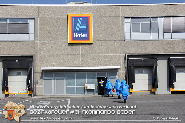 Schadstoffübung "Medium 2017" bei der Firma Hofer KG - Zentrallager Trumau  Foto: Patrick Friedl FF Möllersdorf