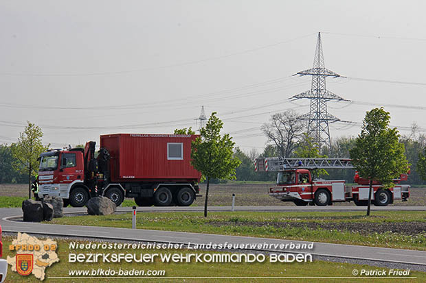 Schadstoffübung "Medium 2017" bei der Firma Hofer KG - Zentrallager Trumau  Foto: Patrick Friedl FF Möllersdorf