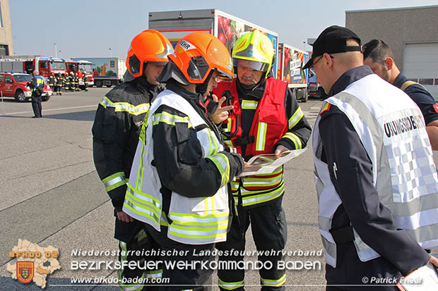 Schadstoffübung "Medium 2017" bei der Firma Hofer KG - Zentrallager Trumau  Foto: Patrick Friedl FF Möllersdorf