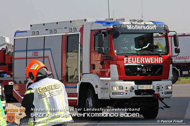 Schadstoffübung "Medium 2017" bei der Firma Hofer KG - Zentrallager Trumau  Foto: Patrick Friedl FF Möllersdorf