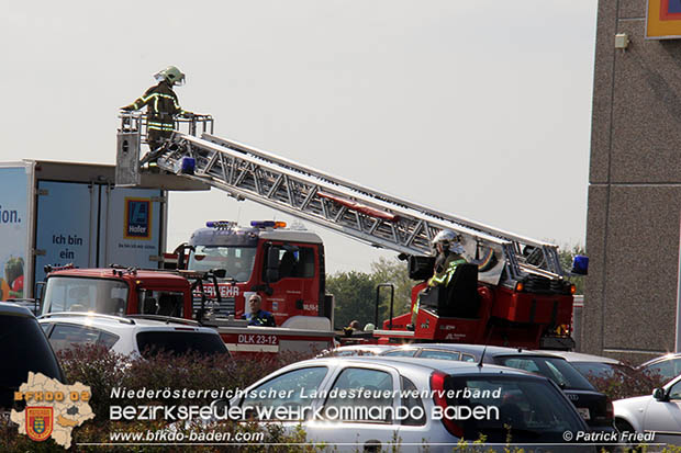 Schadstoffübung "Medium 2017" bei der Firma Hofer KG - Zentrallager Trumau Foto: Patrick Friedl FF Möllersdorf